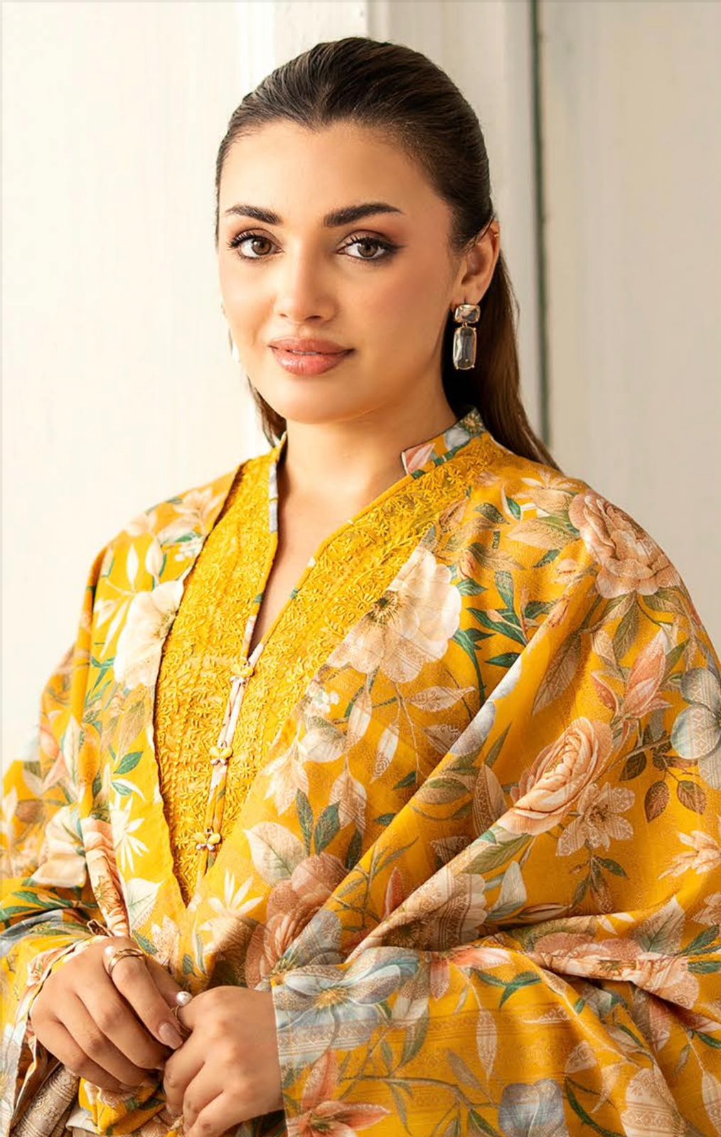 NOA BY GULL JEE EMBROIDERED LINEN